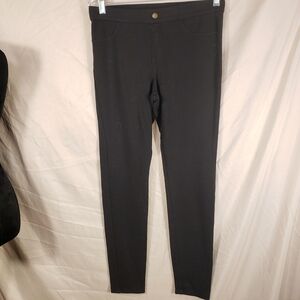 HUE Black Leggings with Gold Logo Button - M